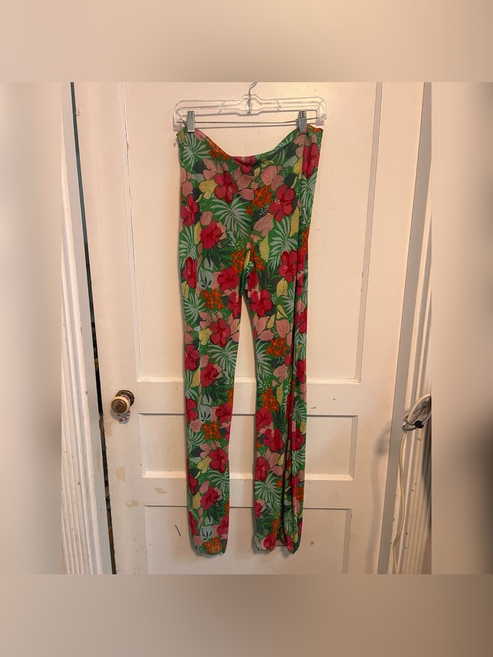 Dippin Daisy Women's Hit The Highway Top/ Floral Printed Wide Leg Pants
SET L - Picture 3 of 8